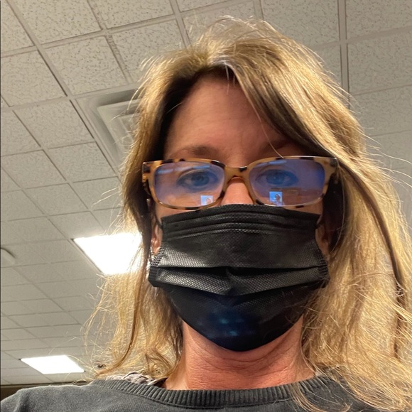 Meet your Posher, Stephanie - Picture 1 of 1